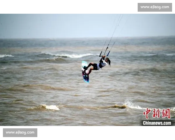 逐浪巅峰全球冲浪高手齐聚海岸展开速度与勇气的极限对决盛会传奇 - 副本 (11) - 副本